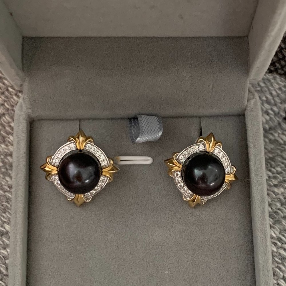 Tahiti Black pearl ear studs